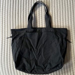 Lululemon tote